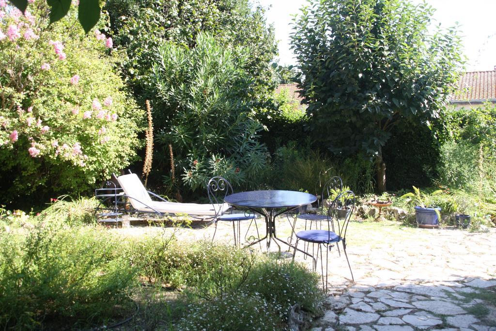 Bed and Breakfast Aux Pots Bleus Nissan-lez-Enserune Exterior foto