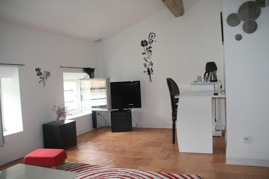 Bed and Breakfast Aux Pots Bleus Nissan-lez-Enserune Exterior foto