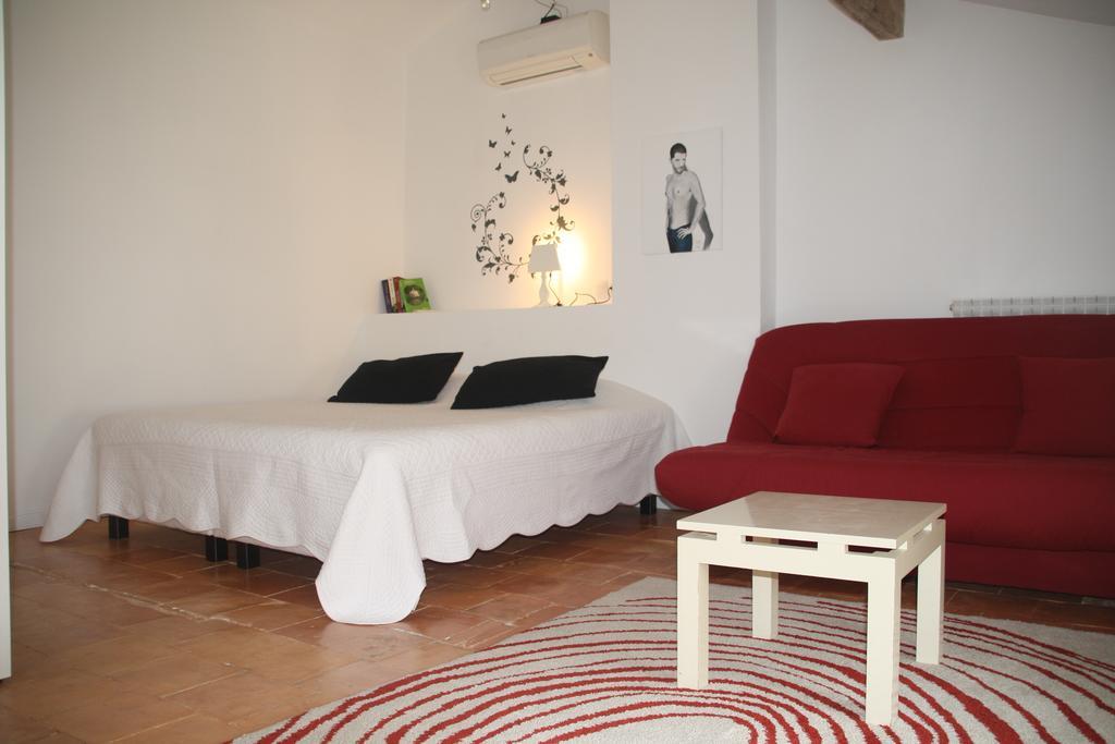 Bed and Breakfast Aux Pots Bleus Nissan-lez-Enserune Zimmer foto