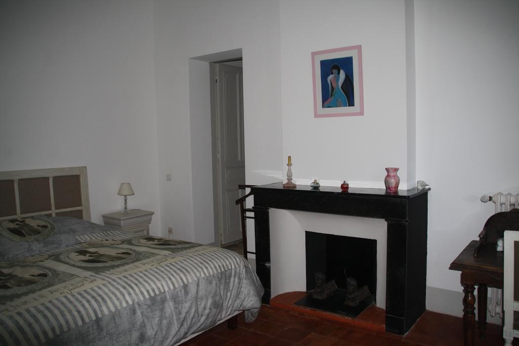 Bed and Breakfast Aux Pots Bleus Nissan-lez-Enserune Zimmer foto